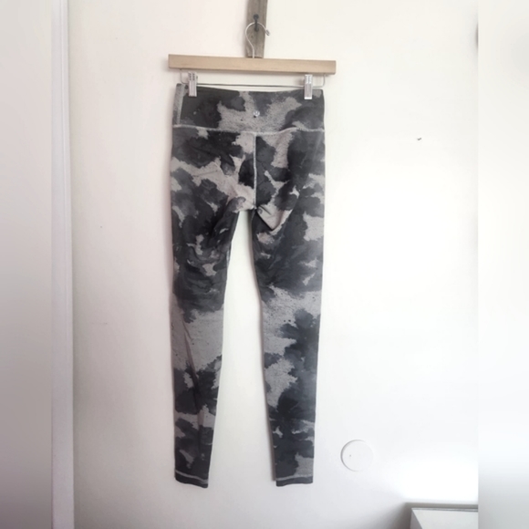 lululemon athletica Pants - Lululemon 6 Wunder Under Leggings Tie Dye Watercolor Gray Full Length Gym